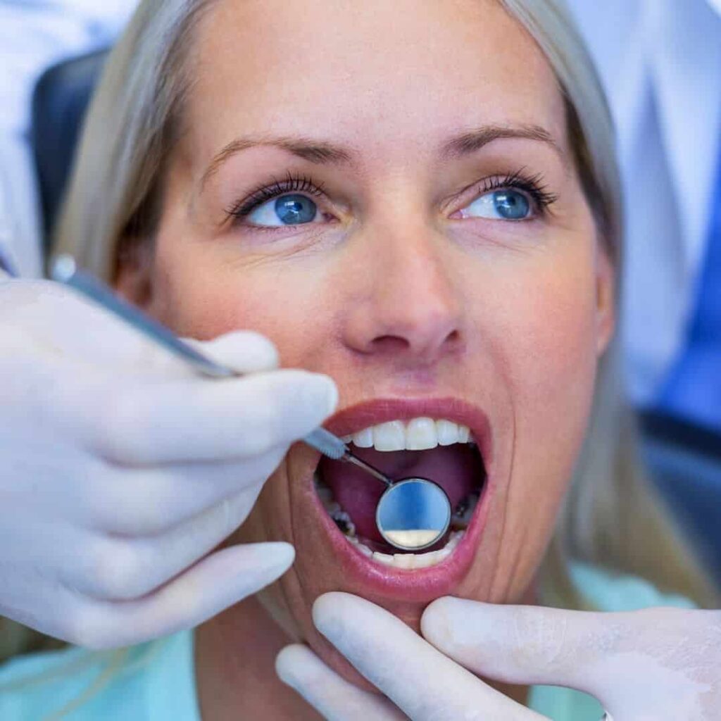 ¿Qué puede detectar un dentista durante una revisión dental?. Clínica Dental Alcorcón CEM Valderas
