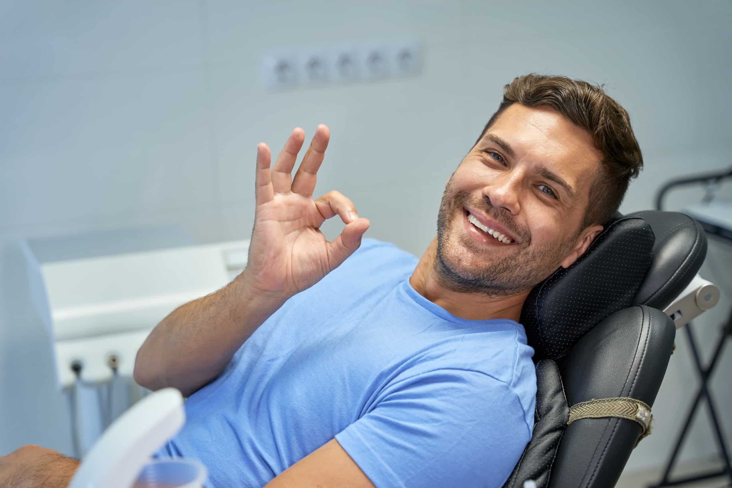 Sedación Cosciente Dentista, Beneficios: Proceso totalmente indoloro. Posibilidad de realizar todo el tratamiento buco dental completo en una sola sesión. El paciente obtiene dientes fijos en unas horas. Reducción considerable de las visitas al dentista. Al no sufrir estrés durante la realización del tratamiento el postoperatorio es muy cómodo, prácticamente sin molestias. CEM Valderas Mejor Clínica Dental Sur Madrid Alcorcón.