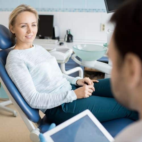 tratamiento de la enfermedad de las encías en el dentista