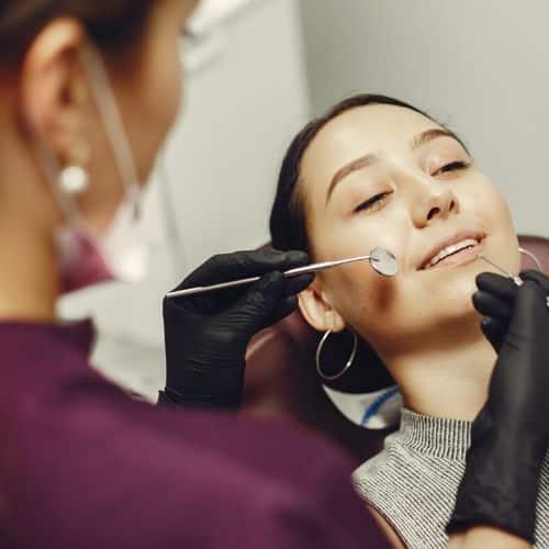 tratamiento de la enfermedad de las encías en el dentista