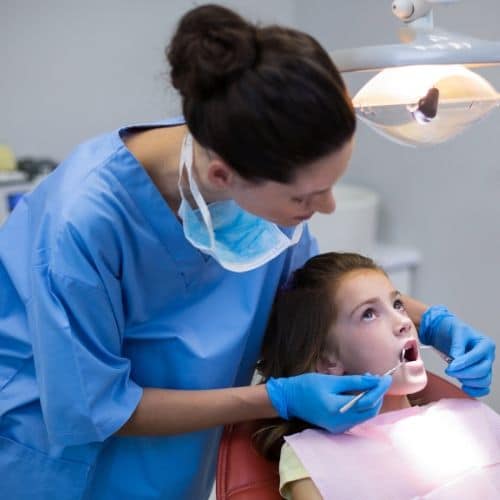 caries dentales tratamiento en la clínica