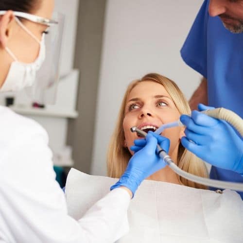 caries dentales tratamiento en la clínica
