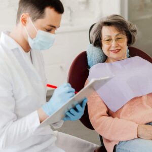 5 razones para hacerte un injerto de encía